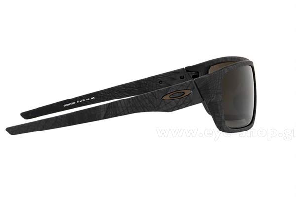 Oakley modello DROP POINT 9367 di colore 20 AERO GRID GREY