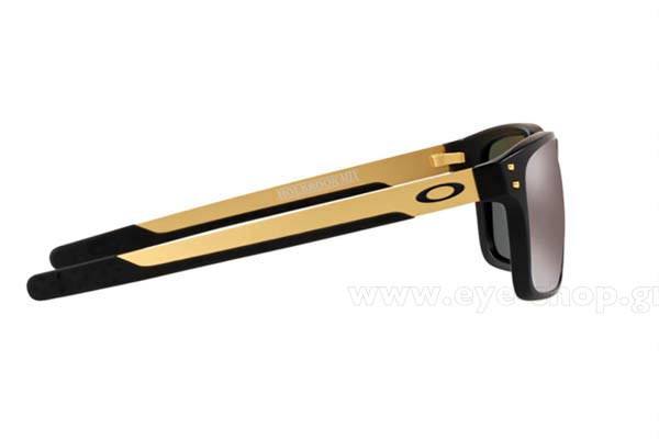 Oakley modello Holbrook Mix 9384 di colore 09