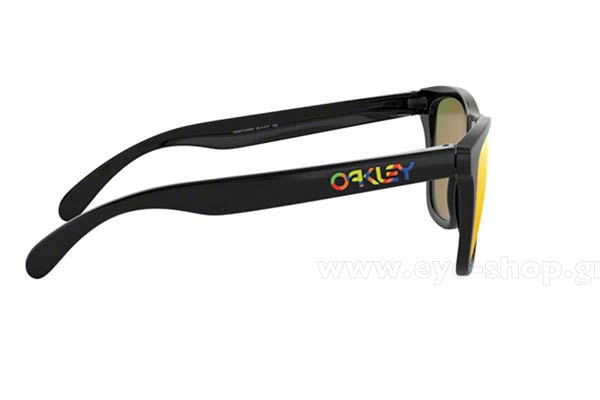 Oakley modello Frogskins 9013 di colore E6 Valentino Rossi