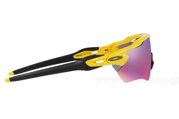 Oakley modello 9208 RADAR EV PATH di colore 69 Tour De France