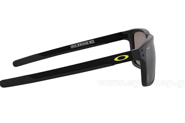 Oakley modello Holbrook Mix 9384 di colore 14 Valentino Rossi