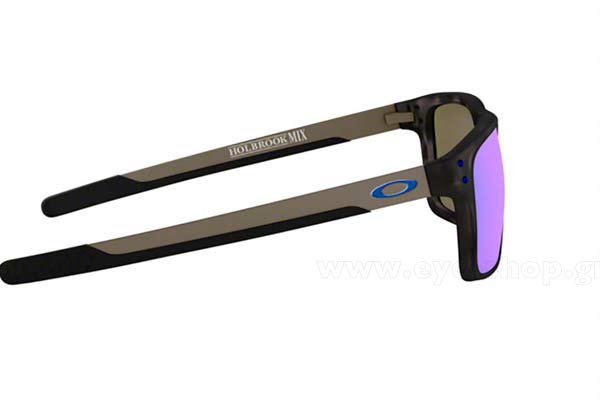 Oakley modello Holbrook Mix 9384 di colore 11 polarized