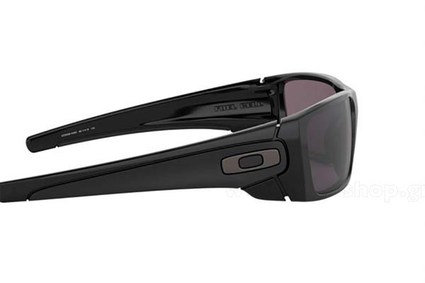 Oakley modello Fuel Cell 9096 di colore K2