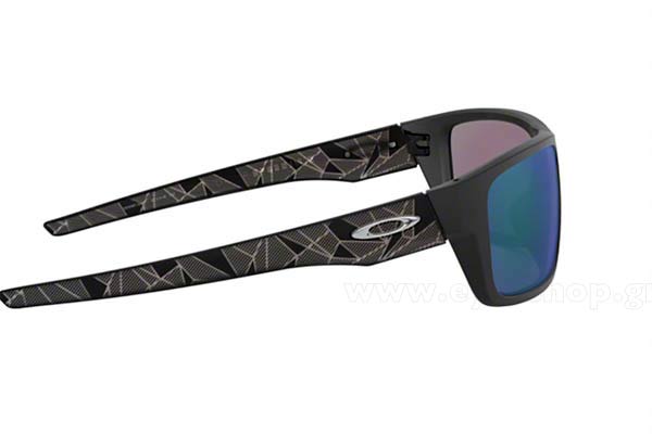Oakley modello DROP POINT 9367 di colore 22
