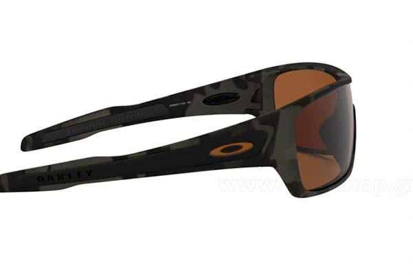 Oakley modello Turbine Rotor 9307 di colore 17
