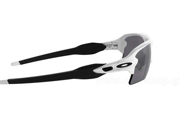 Oakley modello 9188 FLAK 2.0 XL di colore 81