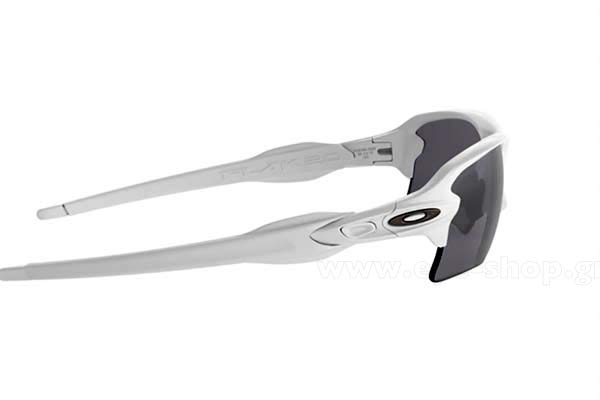 Oakley modello 9188 FLAK 2.0 XL di colore 76