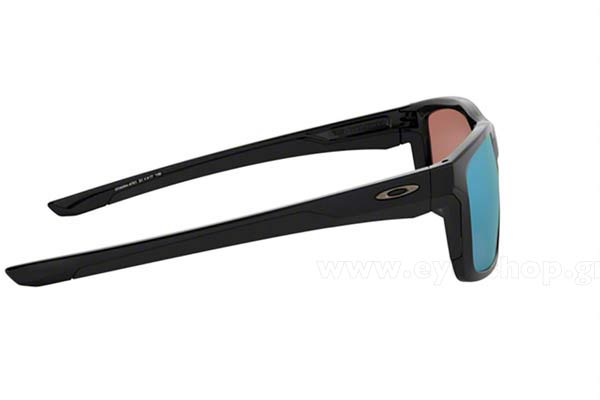 Oakley modello MAINLINK 9264 di colore 47