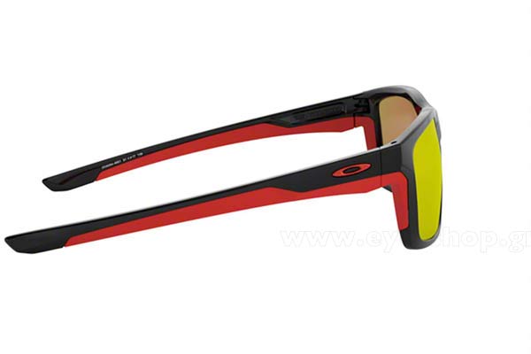 Oakley modello MAINLINK 9264 di colore 46