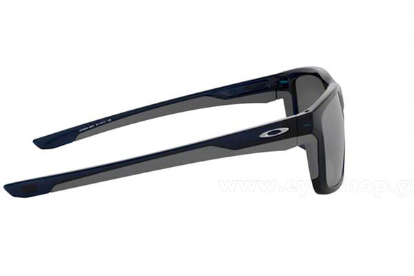 Oakley modello MAINLINK 9264 di colore 43