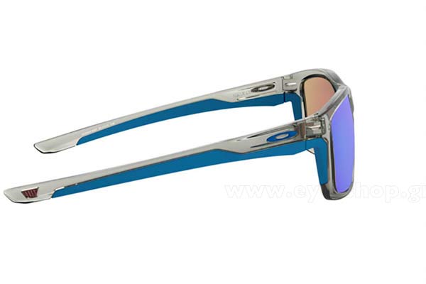 Oakley modello MAINLINK 9264 di colore 42