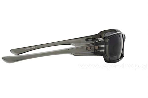 Oakley modello FIVES SQUARED 9238 di colore 05