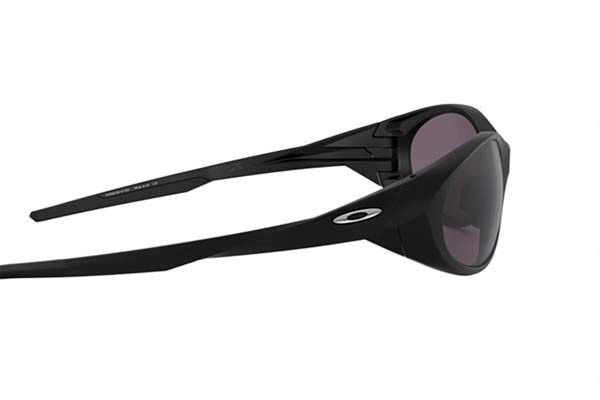 Oakley modello 9438 EYEJACKET REDUX di colore 01