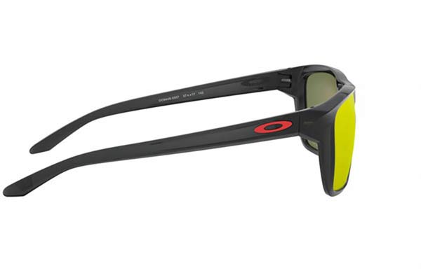 Oakley modello SYLAS 9448 di colore 05