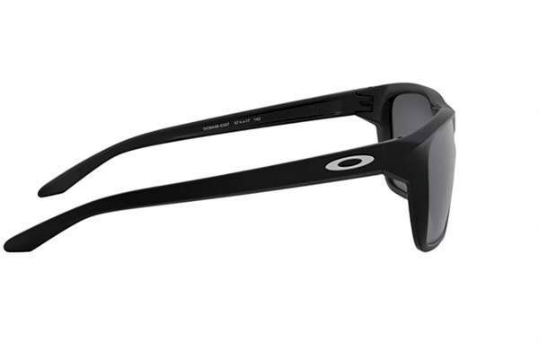 Oakley modello SYLAS 9448 di colore 03