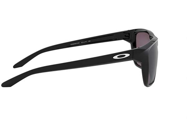 Oakley modello SYLAS 9448 di colore 01