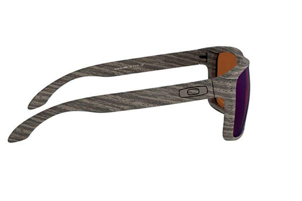 Oakley modello Holbrook 9102 di colore J8