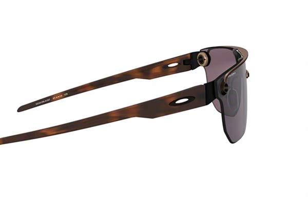 Oakley modello CHRYSTL 4136 di colore 01