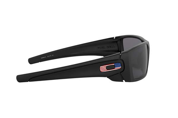 Oakley modello Fuel Cell 9096 di colore 38