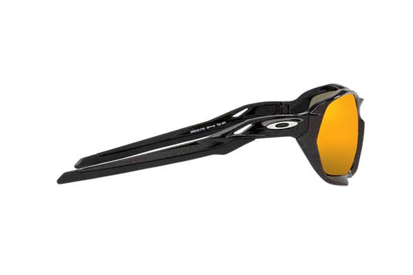 Oakley modello PLAZMA 9019 di colore 17