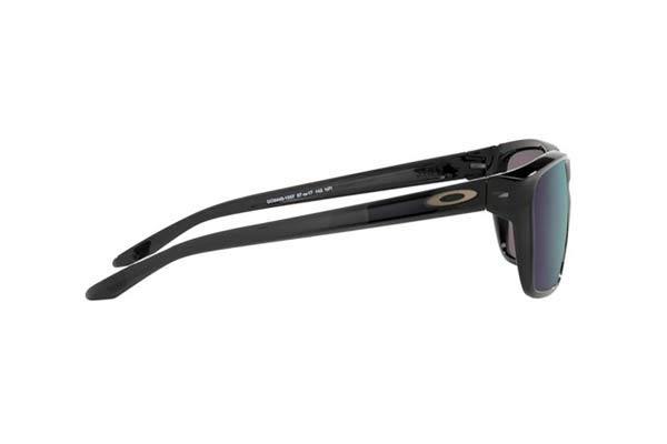 Oakley modello SYLAS 9448 di colore 18