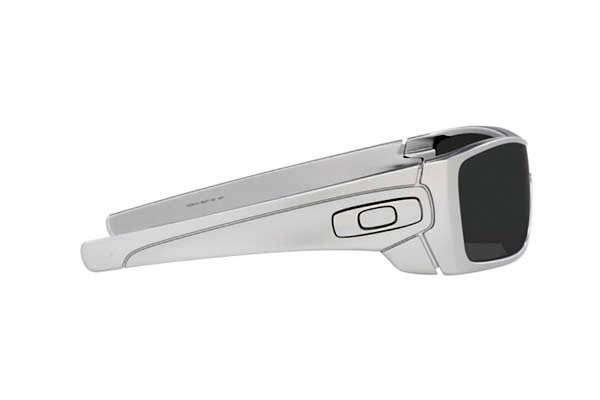 Oakley modello BATWOLF 9101 di colore 69