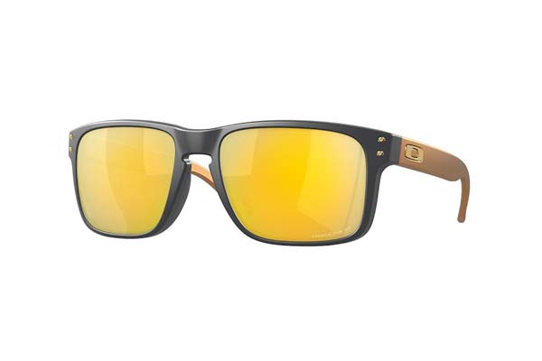  Valentino Rossi porta occhiali da sole Oakley Holbrook 9102