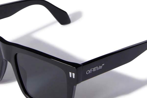 Off White modello LAWTON di colore OERI109S 1007
