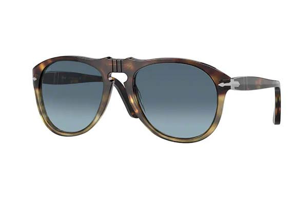  Zac Efron con occhiali da sole Persol 0649