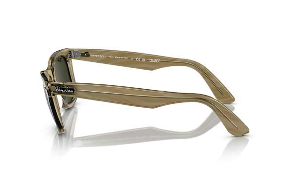 Rayban modello 2140 WAYFARER di colore 138731 Change