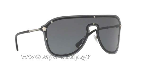  Ariel con occhiali da sole Versace 2180