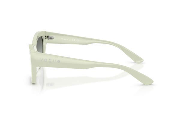 Vogue modello 5658SU di colore 324311