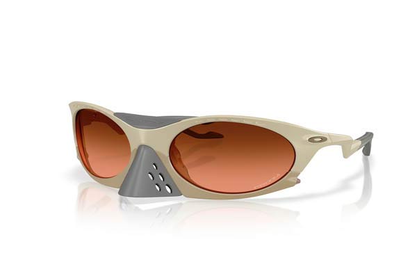 OAKLEY 9437 PLANTARIS Occhiali da Sole 