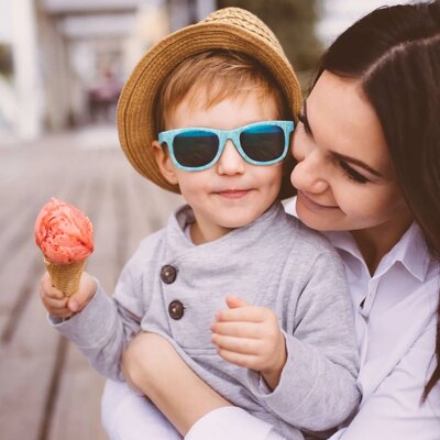 Occhiali da Sole per Mamme e Bambini: Stile e Protezione per la Famiglia